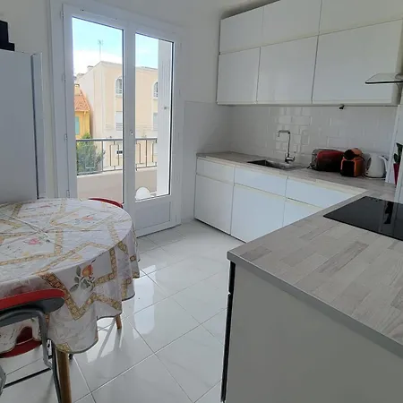 Apartment In The Heart Of Saint-raphael *